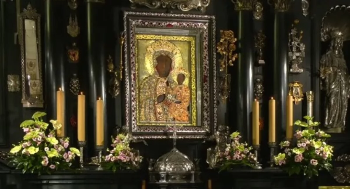 W katedrze Notre Dame rozpoczęła się uroczystość powrotu kopii obrazu Matki Bożej Częstochowskiej do polskiej kaplicy