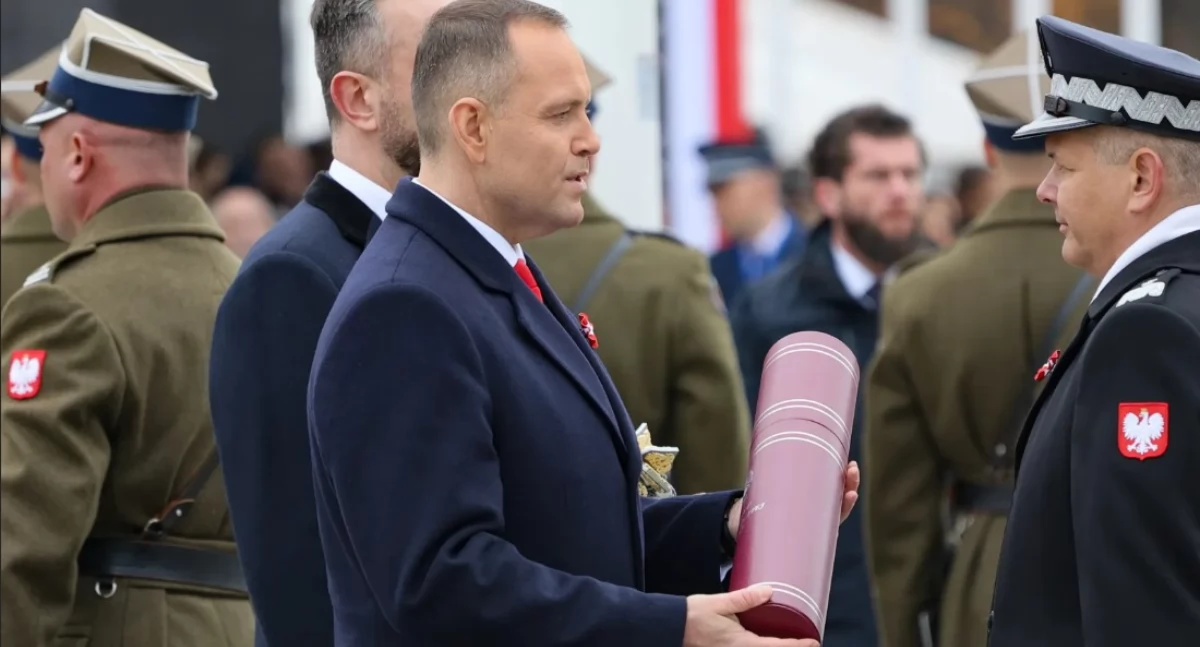 Prezydent wręczył awanse generalskie oficerom wojska, straży pożarnej i policji