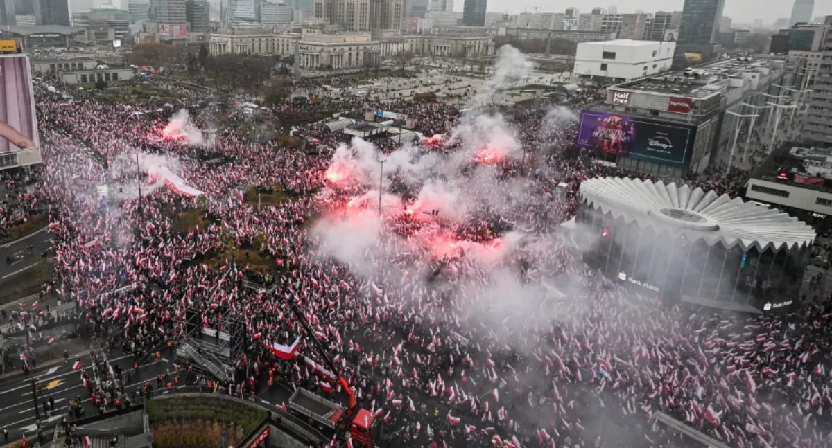 Morze flag w Warszawie. Ruszył Marsz Niepodległości