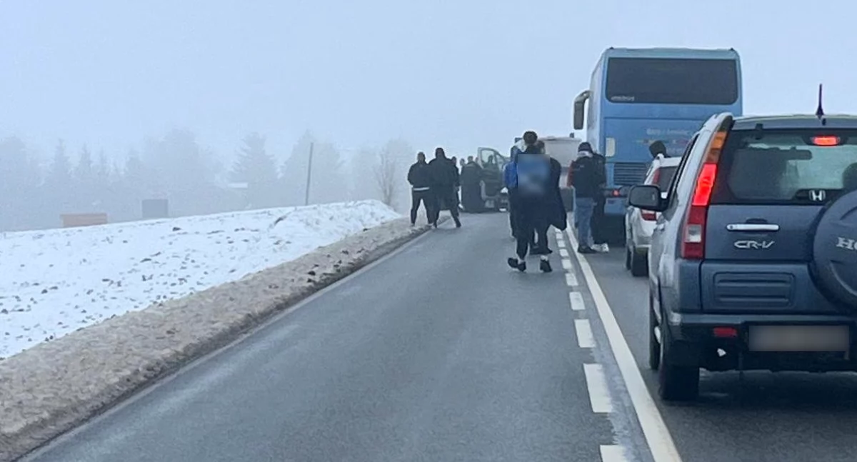 Policja rozbija „ustawkę” na drodze