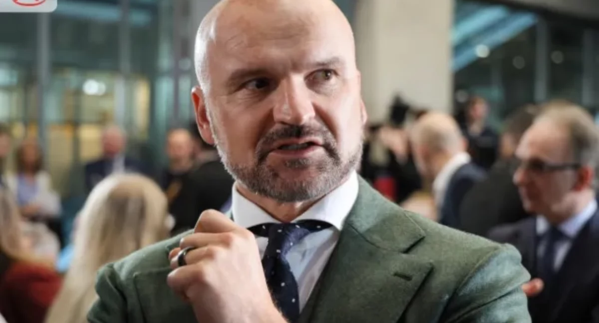 Brzoska ogłasza sukces. 