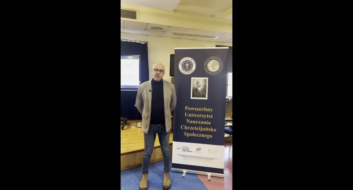 Jakub Banasiak, rzecznik prasowy Uniwersytetu Kaliskiego promuje PUNCS