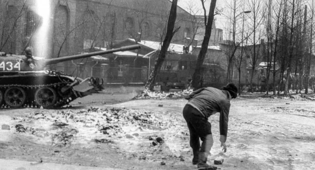 16 grudnia 1981 r. władze PRL wydały rozkaz. ZOMO zabiło 9 górników z kopalni „Wujek” 