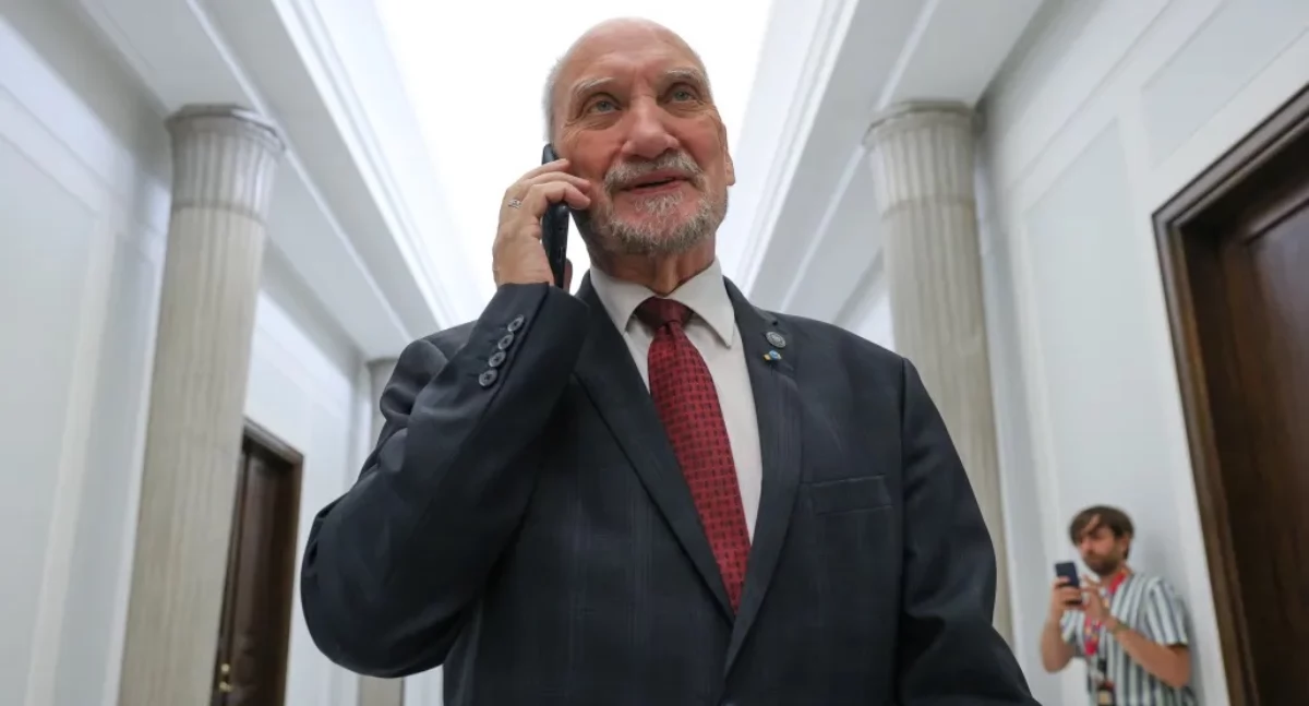 Macierewicz z aktem oskarżenia
