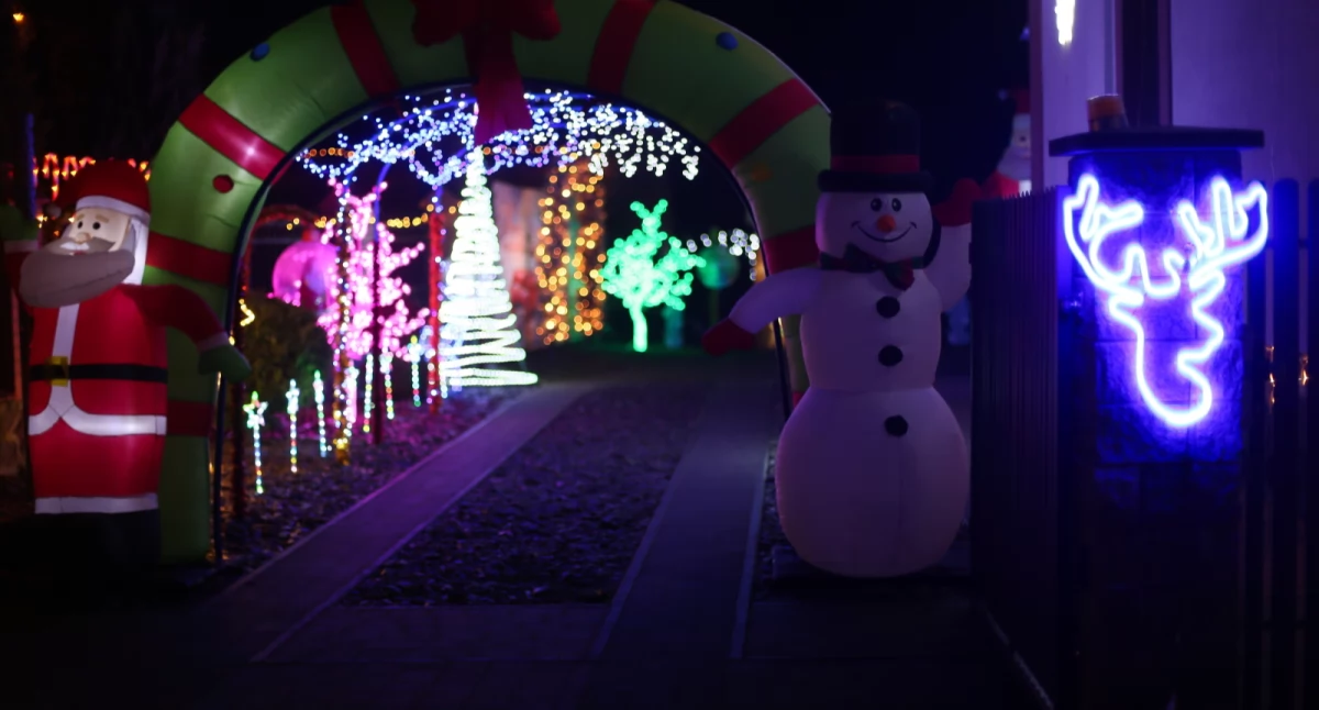 Świeć z głową. Jak działają na nas iluminacje świąteczne