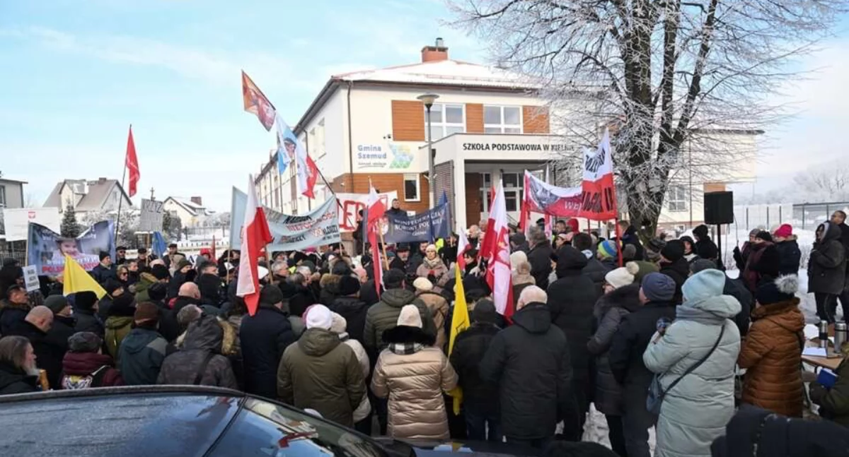 Profanacja krzyża w Kielnie. Presja rodziców skuteczna