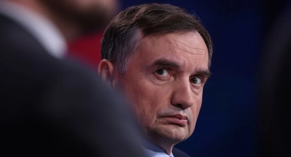 Polityczny azyl i genewski paszport. Ziobro poza zasięgiem?