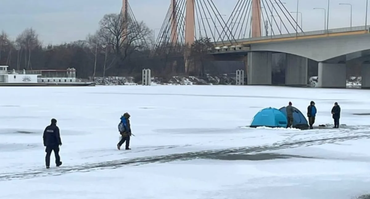 Pod namiotami na zamarzniętej Odrze