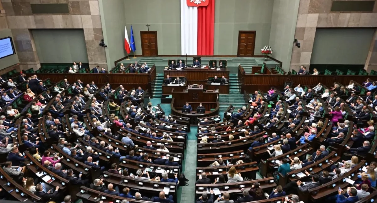 Prawica umacnia pozycję, Lewica na granicy progu