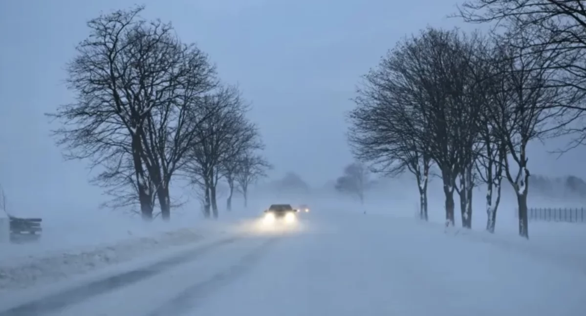Ślisko w niemal całym kraju. IMGW ostrzega przed gołoledzią