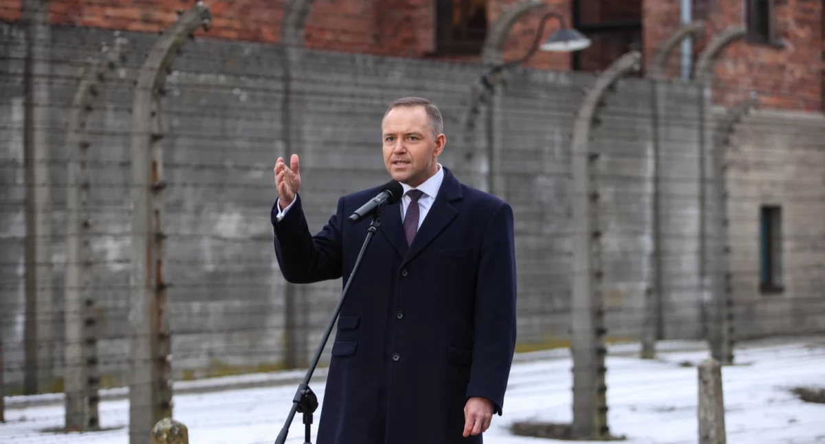Prezydent w Auschwitz: prawda, od której boli