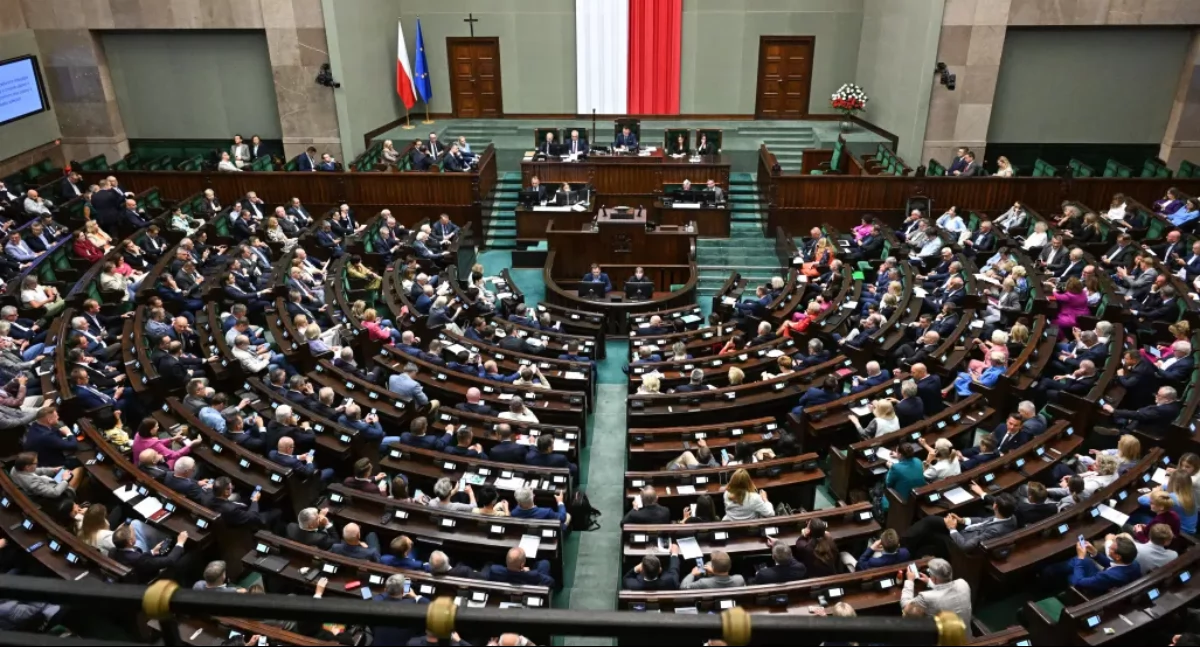 Najnowszy sondaż odsłania polityczne nastroje. Lider jest jeden?