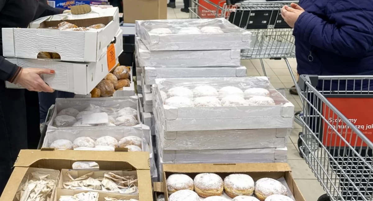 Pączki za 9 groszy wracają. Dyskonty zaczęły ofensywę przed Tłustym Czwartkiem