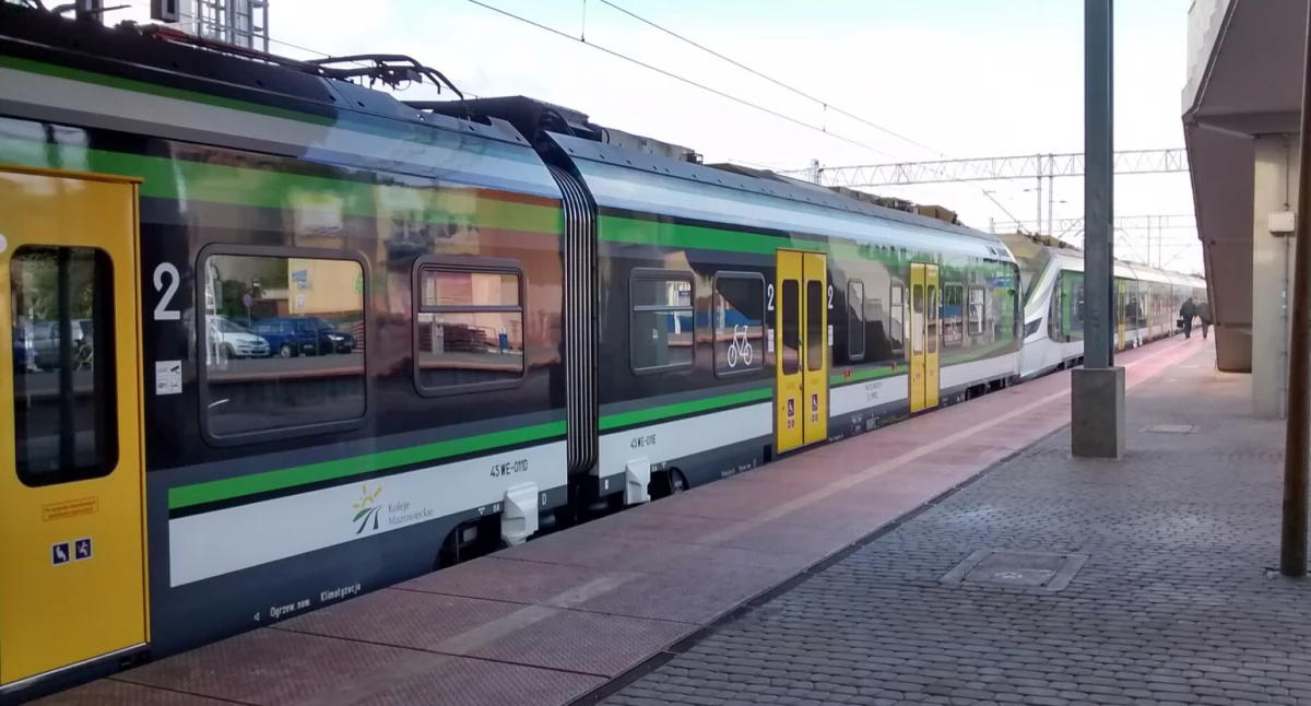 Pomógł pasażerce z wózkiem, chwilę później wpadł pod pociąg. Potrzebna krew!
