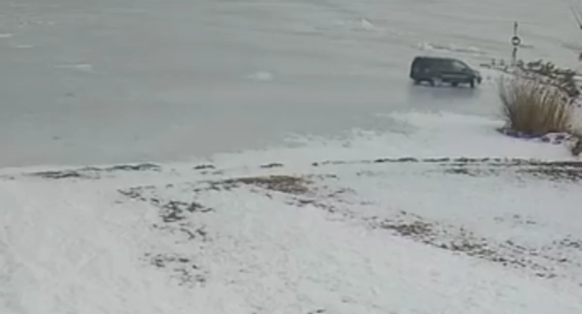 [WIDEO] Rajd po zamarzniętym jeziorze, wiek sprawcy zaskakuje! 