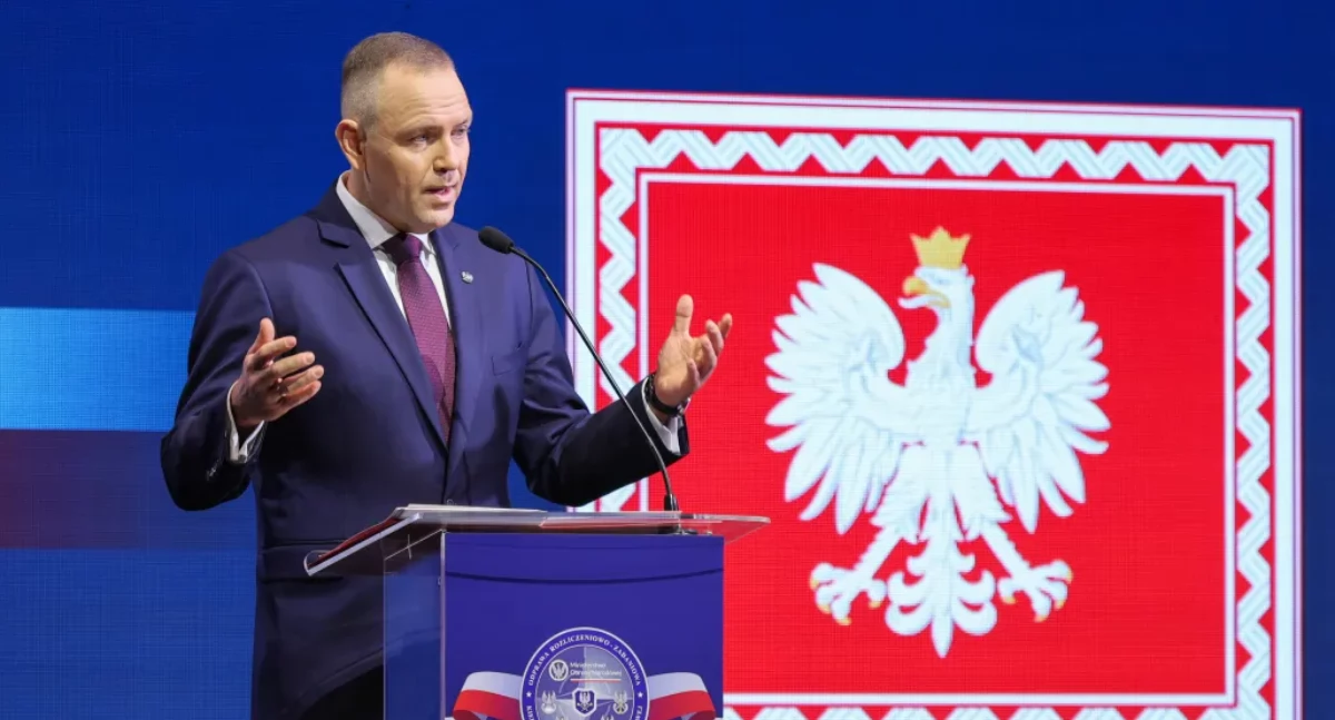 Pożyczka na 45 lat na armię. Prezydent ostrzega, rząd uspokaja – co sądzą Polacy? [SONDAŻ]