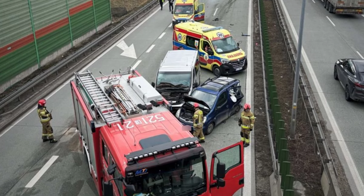 Śmigłowiec na pasie. Wielkie utrudnienia po wypadku na S8