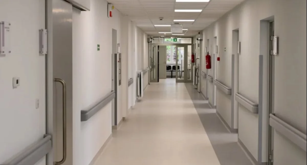 Nieoczekiwany alarm w poznańskim szpitalu – działania w toku