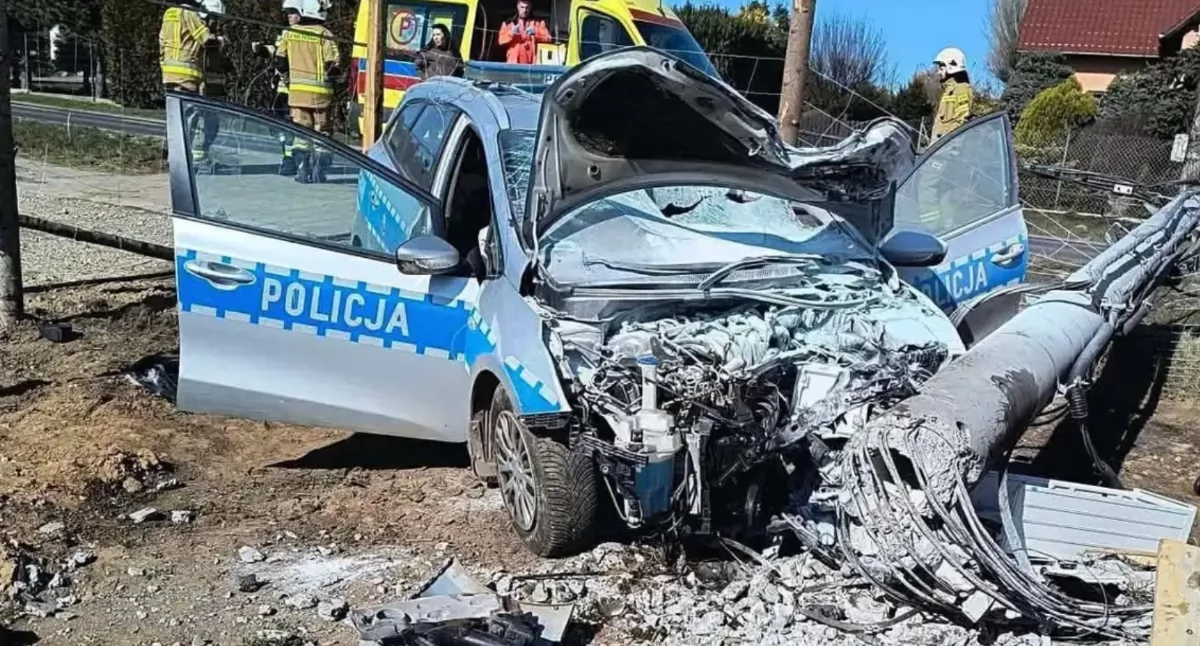 Groźny wypadek radiowozu na sygnale! Dwóch policjantów w szpitalu