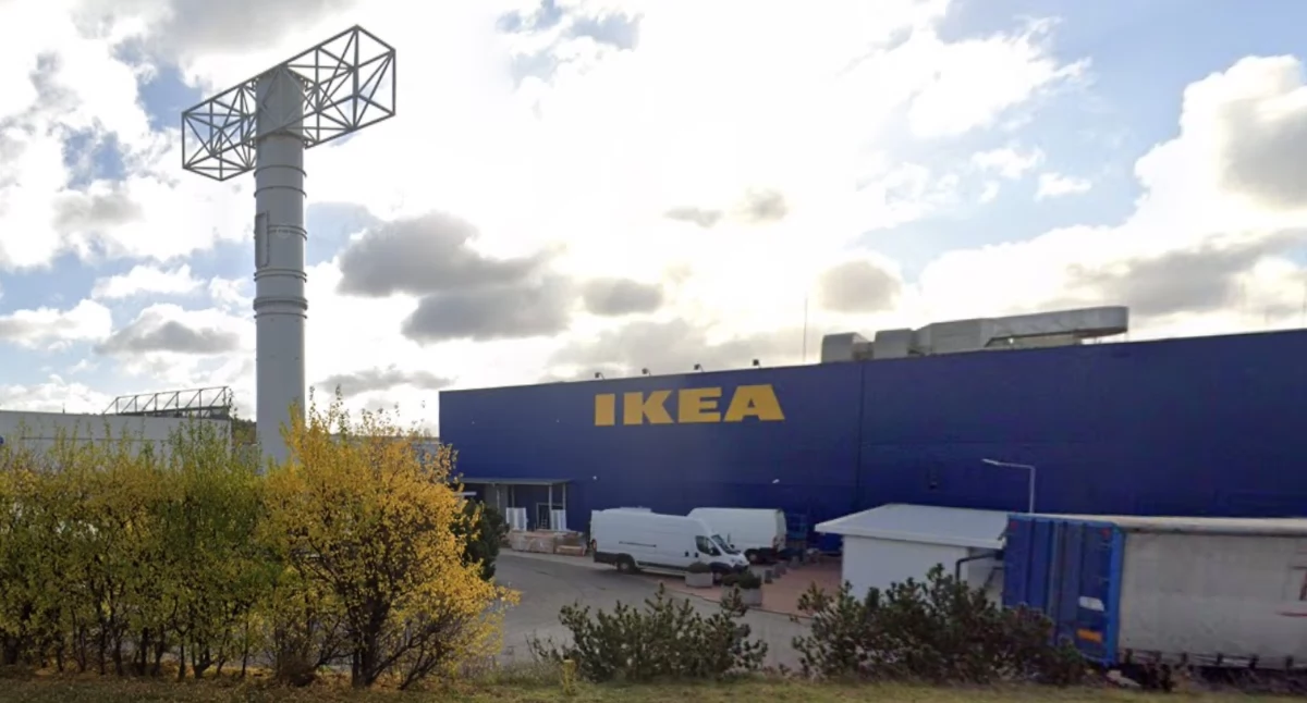 Cięcia u meblowego giganta