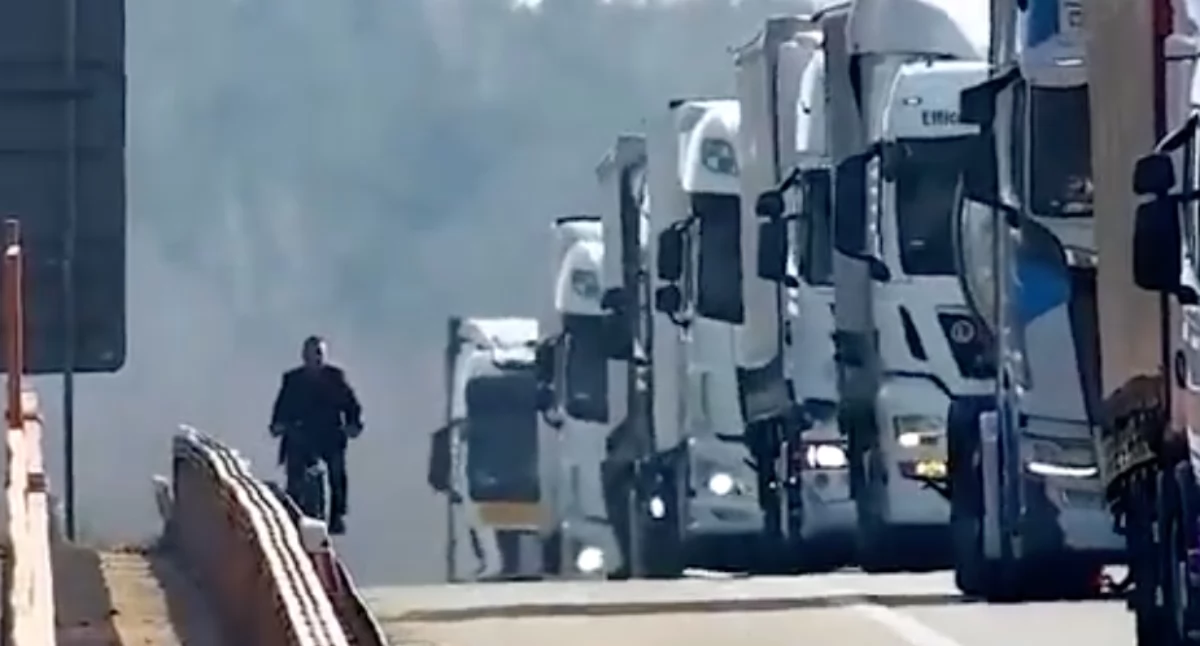 Wjechał rowerem na autostradę. Szybko pojawiła się policja