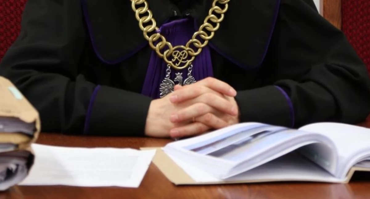 Seniorzy stracili fortuny. Dwóch mężczyzn stanie przed sądem