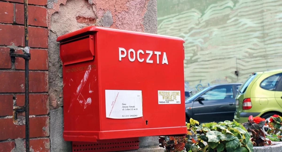 Poczta Polska z zyskiem, ale kosztem ludzi 
