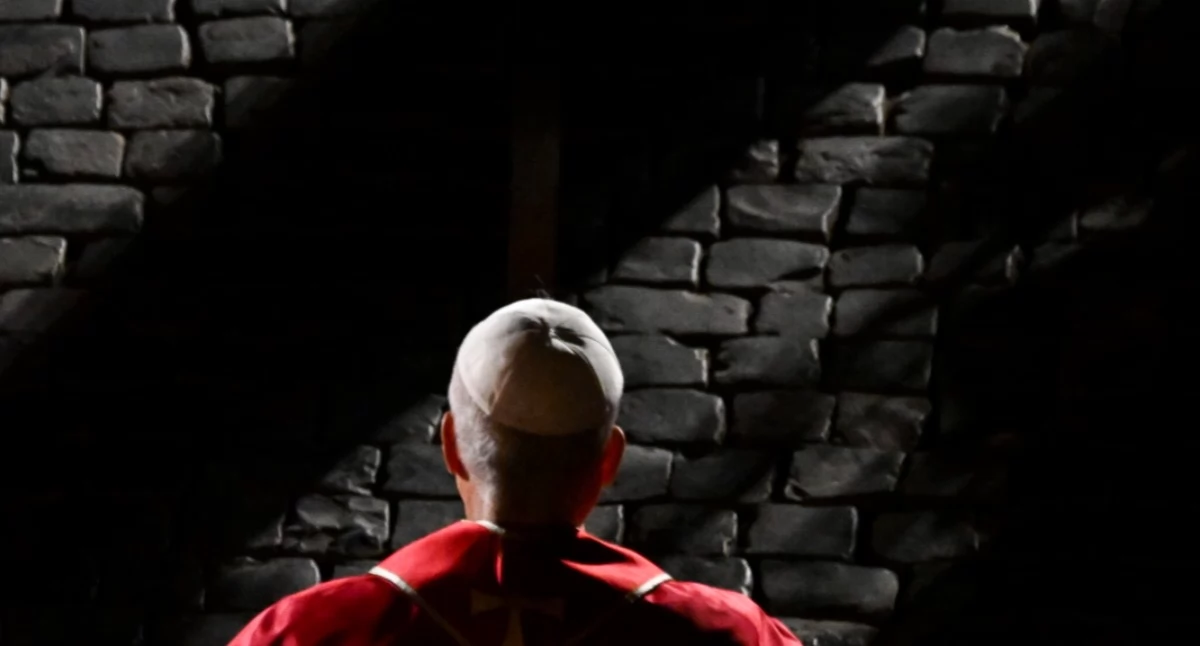 Papież Leon XIV przewodniczył Drodze Krzyżowej w Koloseum