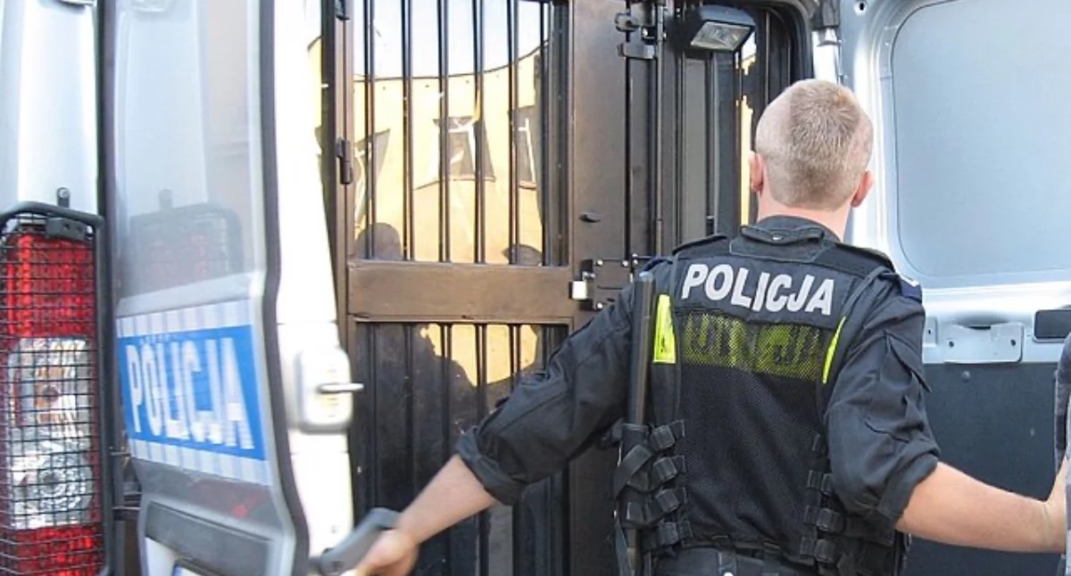 Makabryczny finał libacji. Sąsiad zauważył, jak wynosił ciało kolegi