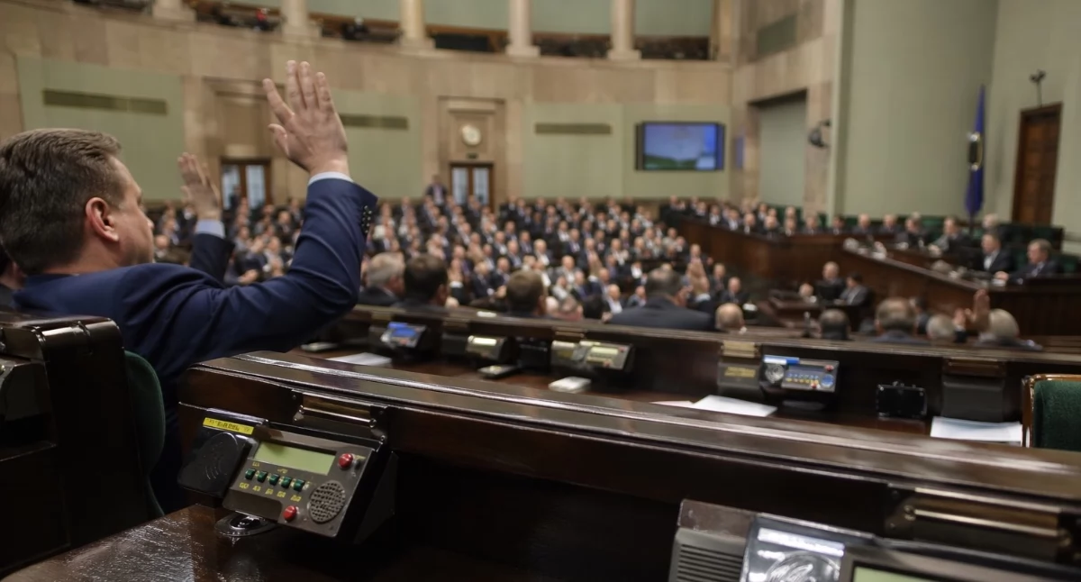 Nowa partia poza sondażami, ale już z reprezentacją w Senacie. Czy zmieni układ sił?