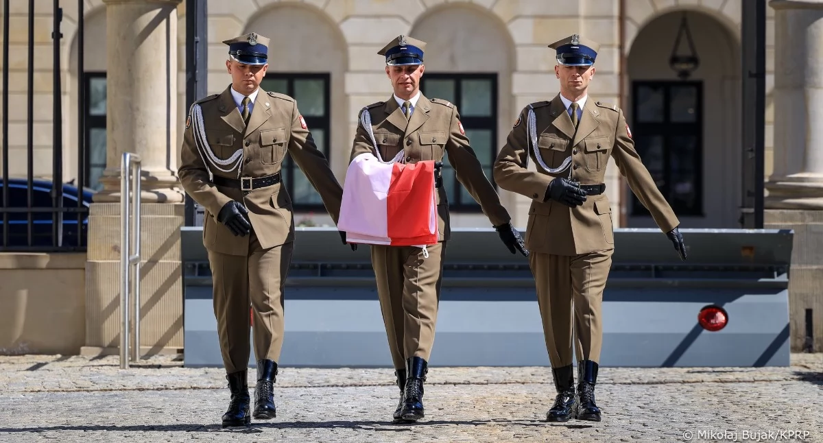 Dzień Flagi i Polonii. Uroczystości państwowe i nominacje generalskie