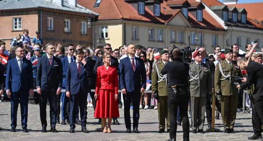 W Dniu Flagi RP podniesiono flagę państwową na wieży zegarowej Zamku Królewskiego