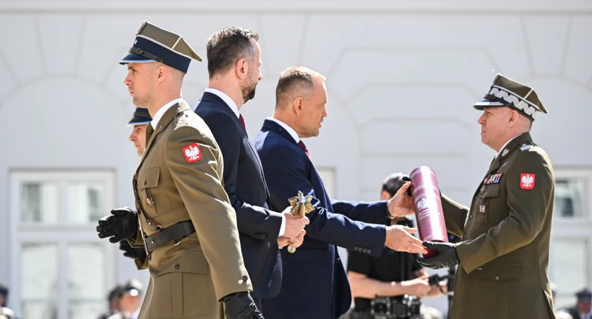 Prezydent wręczył dwanaście nominacji na stopnie generalskie i admiralski
