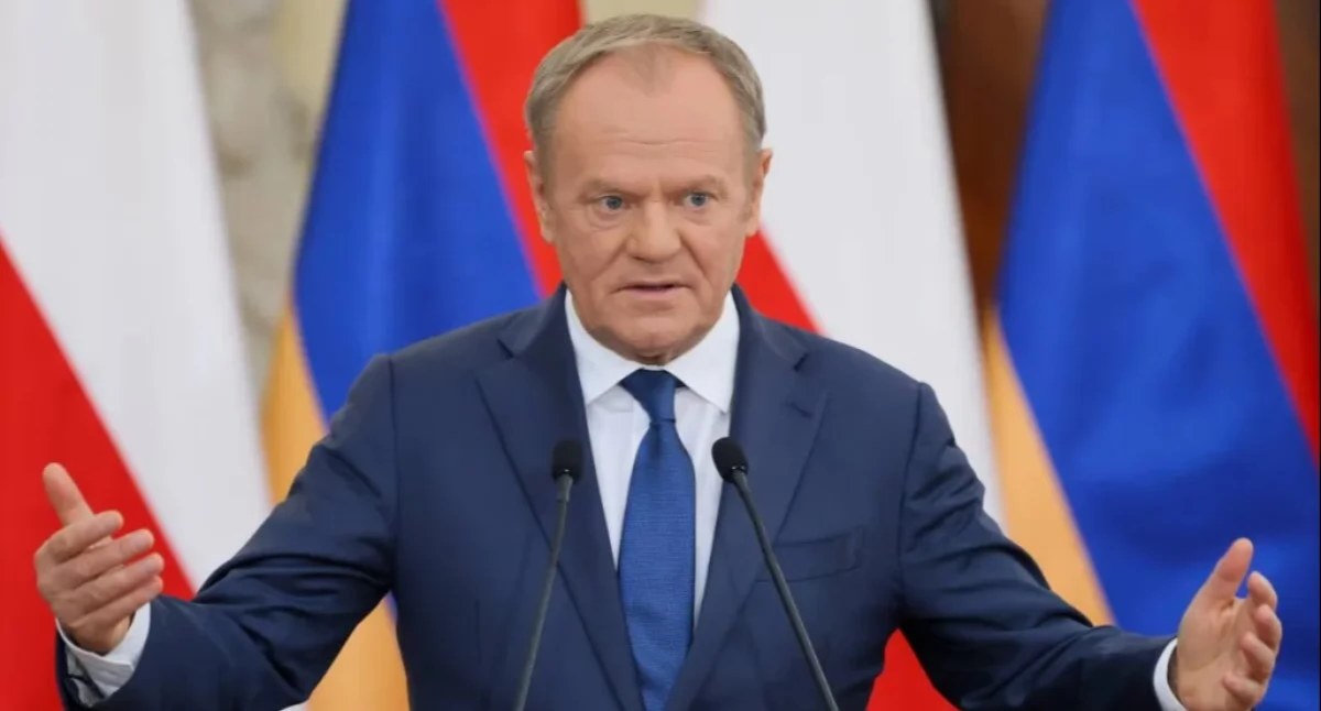 Tusk uderza w Kaczyńskiego i Nawrockiego: „Obrzucają Polskę błotem”