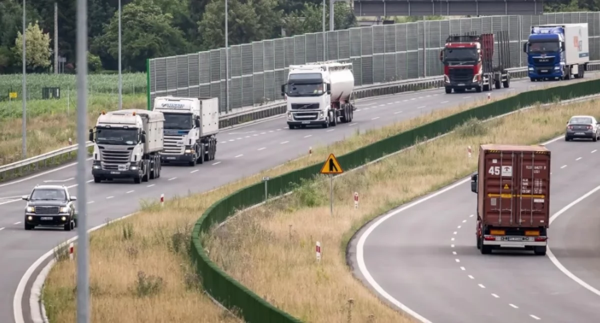 Ciężarówki coraz dłuższe i cięższe? UE rozważa rewolucję w transporcie drogowym