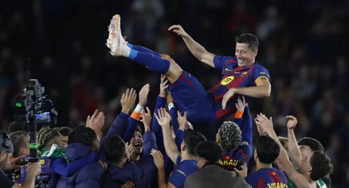 Robert Lewandowski zostanie w Europie? I to na Old Trafford?