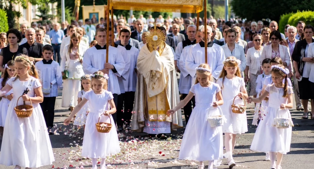 Piątek po Bożym Ciele wolny? Przepisy są jasne