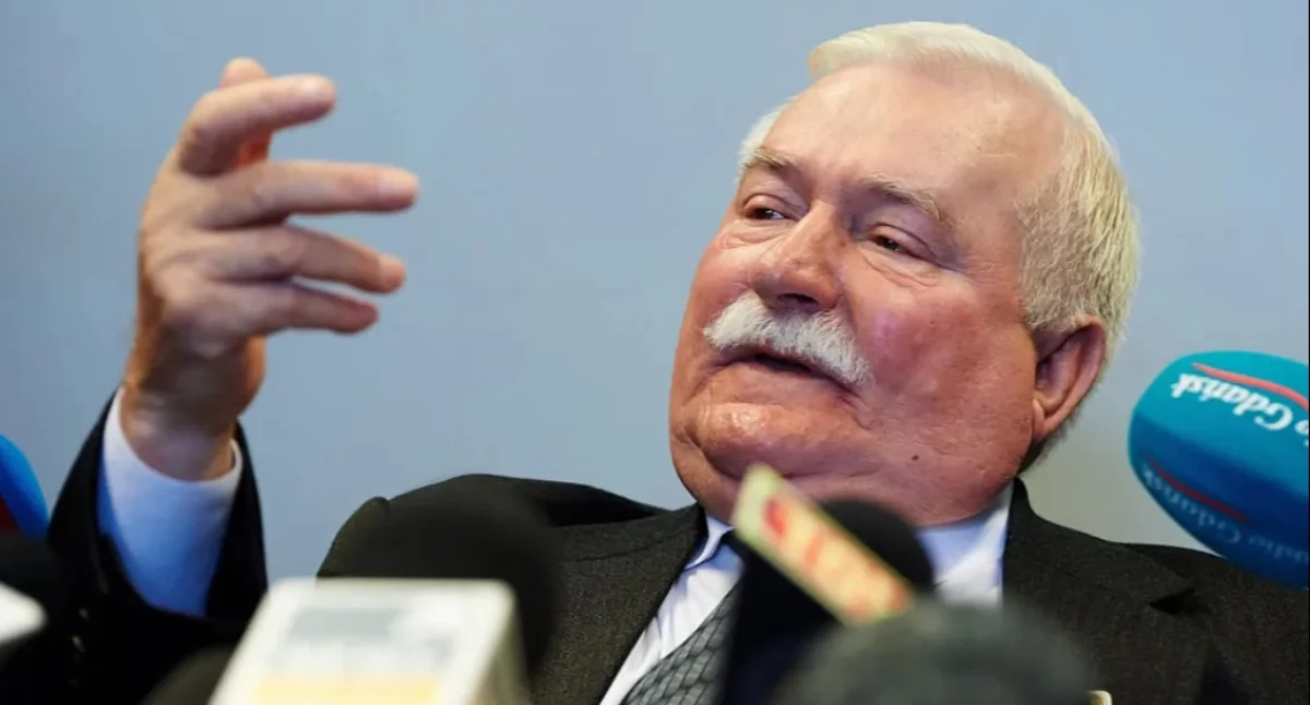 Wałęsa z Krzyżem Dobrosąsiedztwa, Bialacki z odznaką solidarności