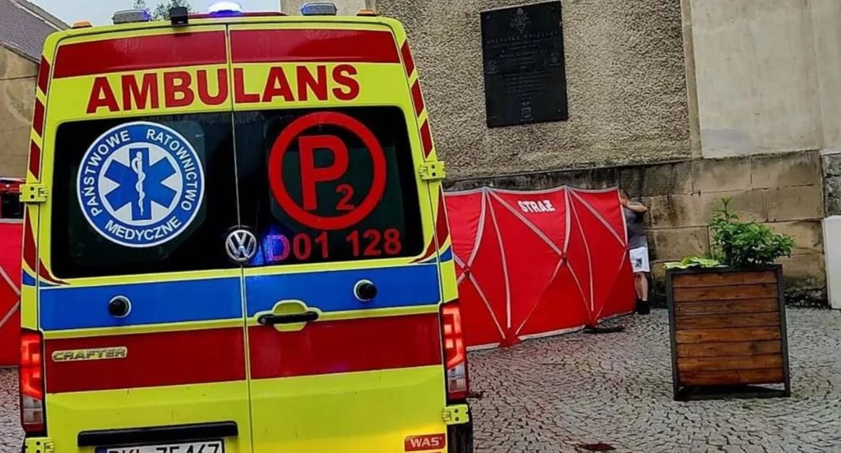 Tragedia na chodniku. Nie żyją dwie osoby, w tym 12-latek