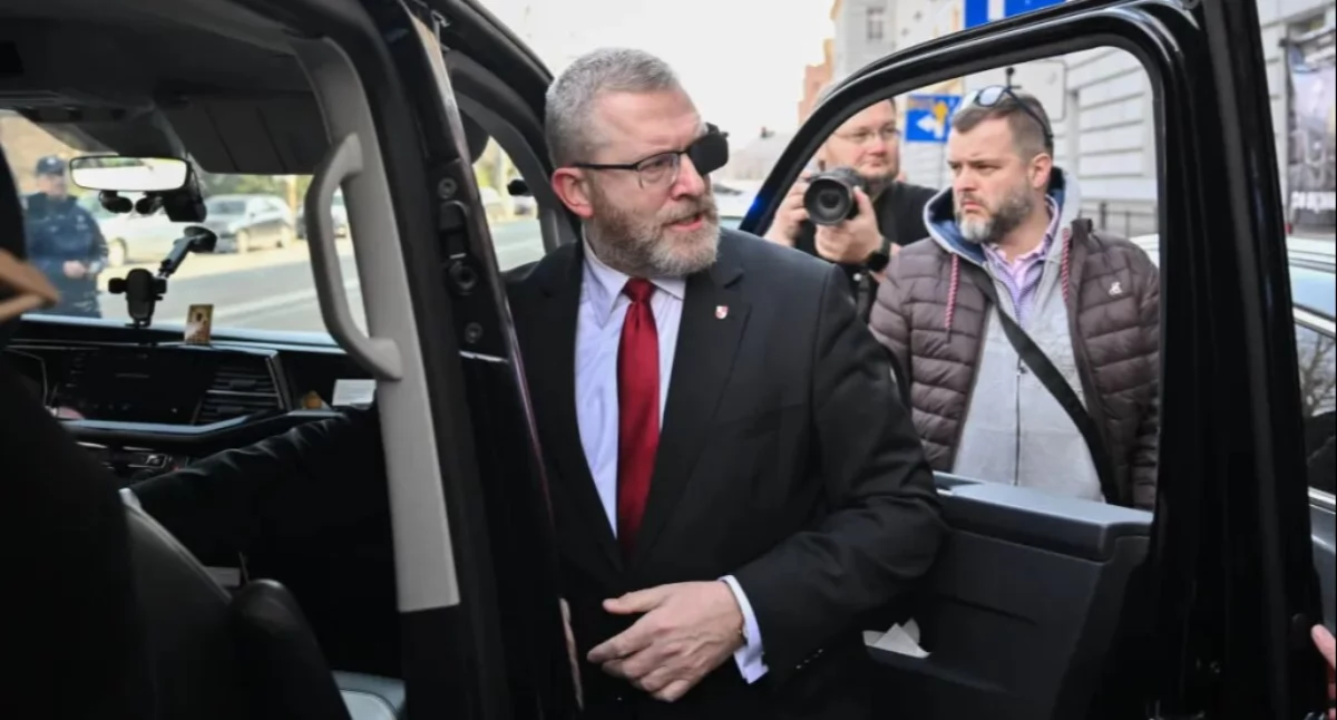 Sąd podjął decyzję w głośnej sprawie Grzegorza Brauna. Zakaz już obowiązuje