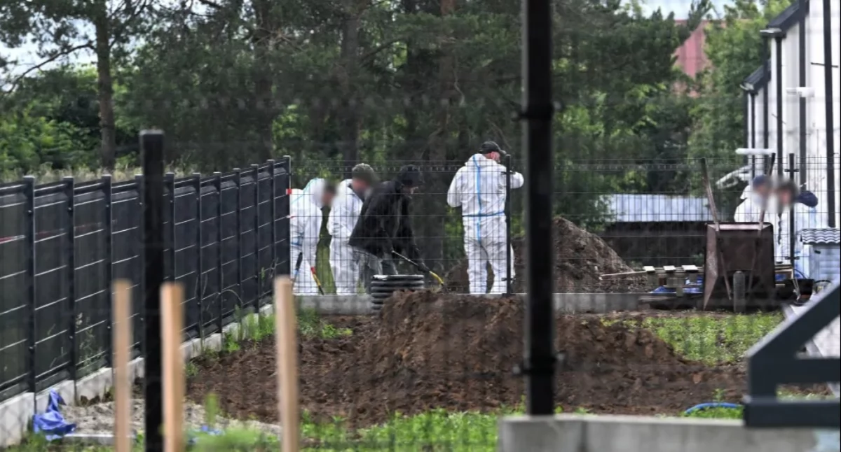Szczątki płodów na posesji. Prokuratura: zatrzymano byłą właścicielkę