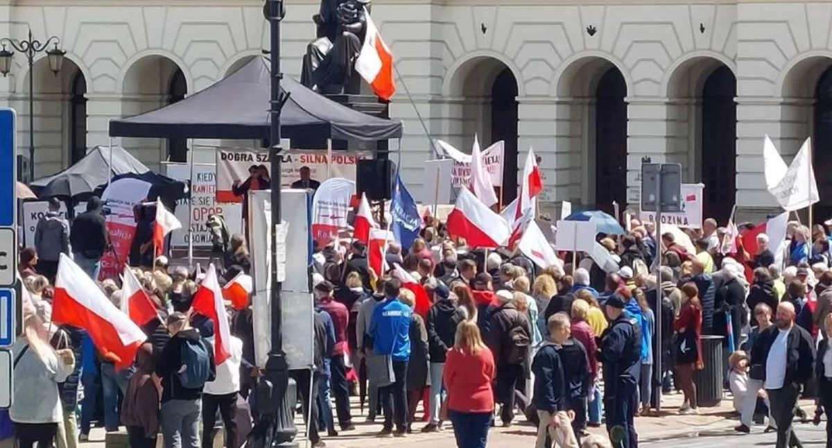 „Dobra szkoła – silna Polska”. Rodzice i nauczyciele alarmują  Lead: