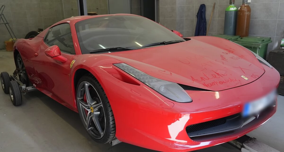 Luksus, ucieczka i milionowe Ferrari. Tak żył jeden z liderów mafii wnuczkowej