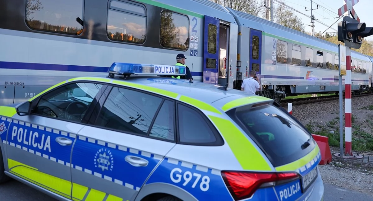 Groza na torach w Olsztynku. Pociąg potrącił nastolatka