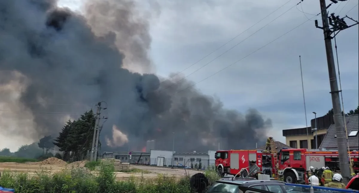 Pożar magazynu z chemikaliami. Ewakuowano pacjentów i personel pobliskiego szpitala