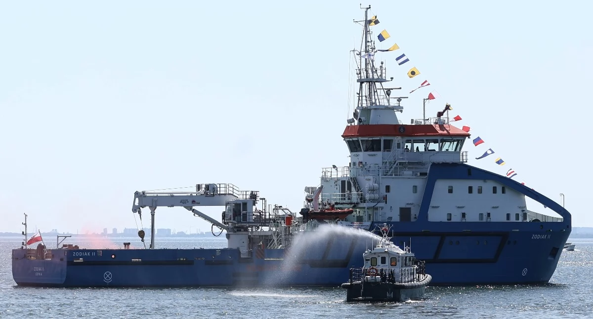 Widowiskowe pokazy i parada statków. Tak Gdynia świętowała Dni Morza [ZDJĘCIA]