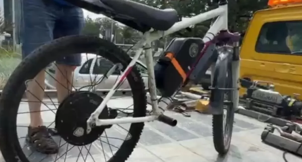 Wyglądał jak rower, jechał jak motor. 22-latek słono zapłaci