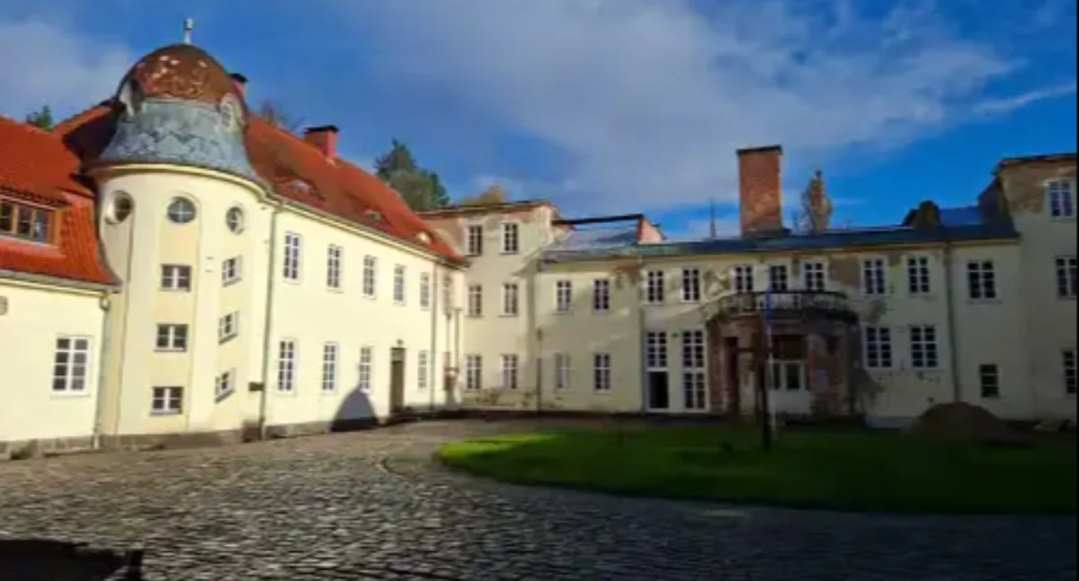 Ogień w zabytkowym pałacu. Trwa walka z żywiołem, ewakuowano dziesiątki osób
