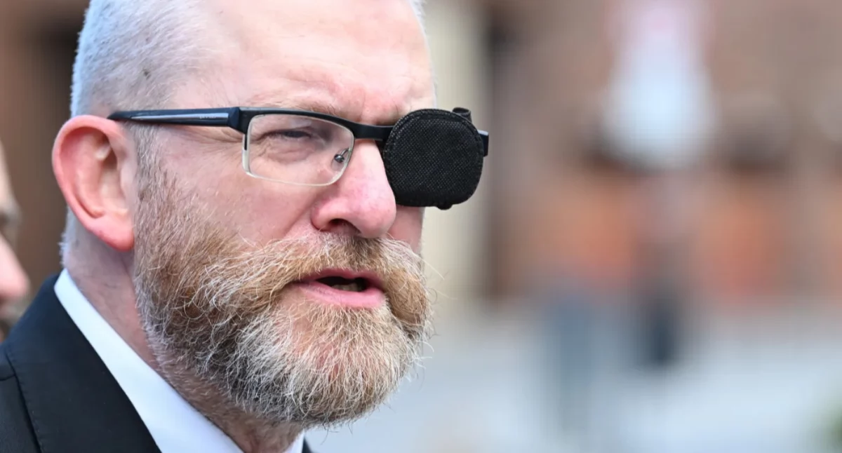 Czy Grzegorz Braun został ekskomunikowany? Watykan rozwiewa wątpliwości