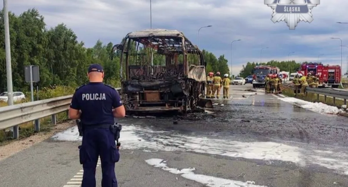 Autokar nagle stanął w płomieniach. 22 osoby musiały uciekać